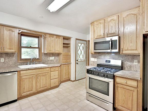 3rd image of 472 Greenway Ave N