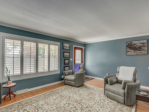 3rd image of 738 Meadow Wood Dr