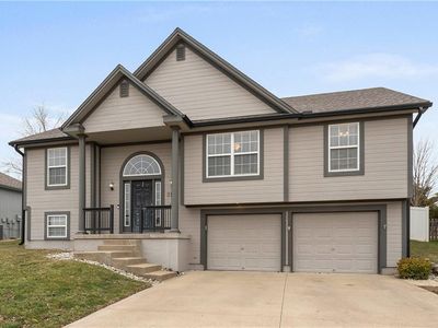 2108 NW Sycamore Ln, Grain Valley, MO, 64029