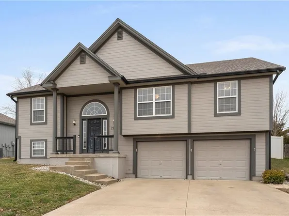 2108 NW Sycamore Ln, Grain Valley, MO 64029
