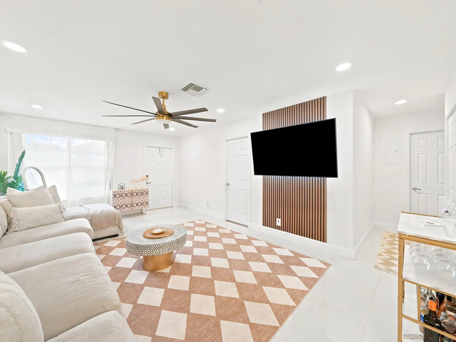2 bed, 2.0 bath, 1102 sqft, $3,500 — Photo 2