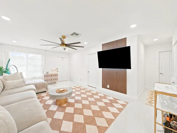 8026 SW 20TH Court, Davie, FL 33324