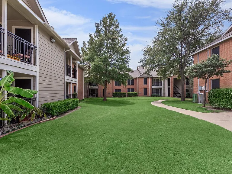 Garden Gates Apartments Plano — Photo 18