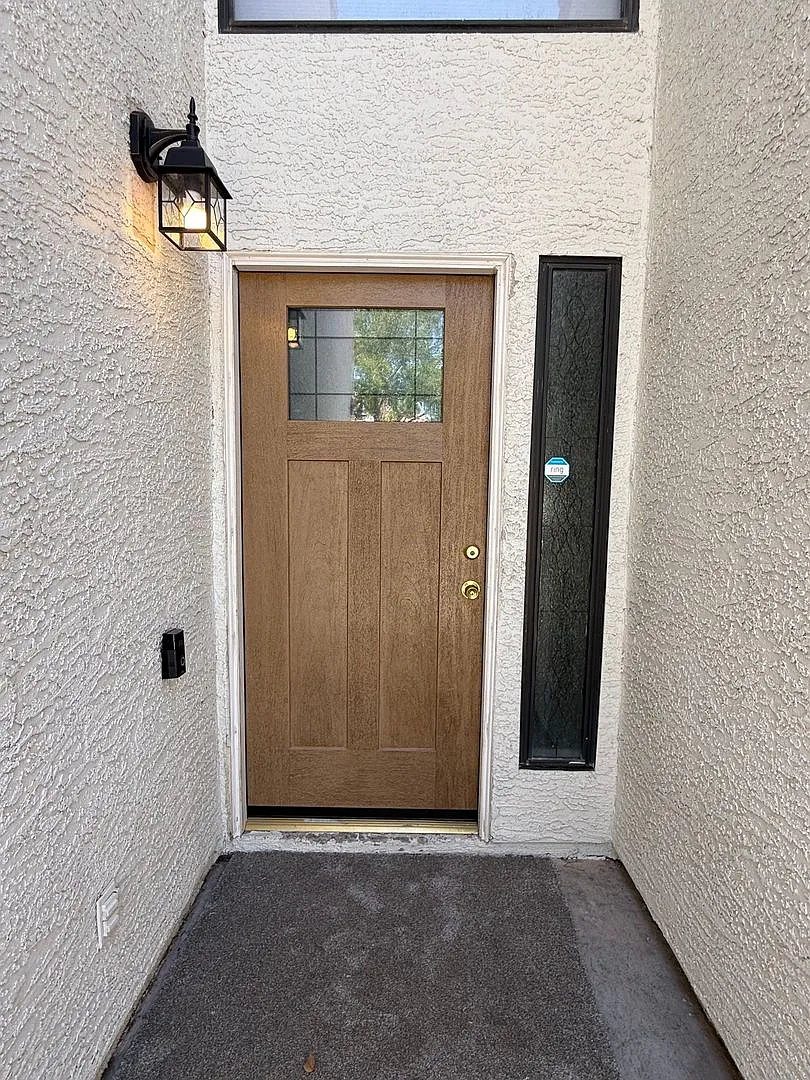 Two Bedroom Townhome In The Lakes With Garage And Attached Carport — Photo 2