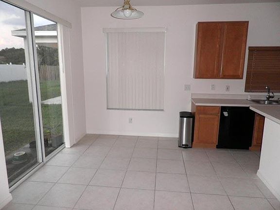 5th image of 8214 Cypress Breeze Way