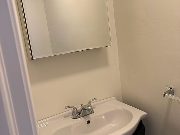 5th image of 407 Daly St