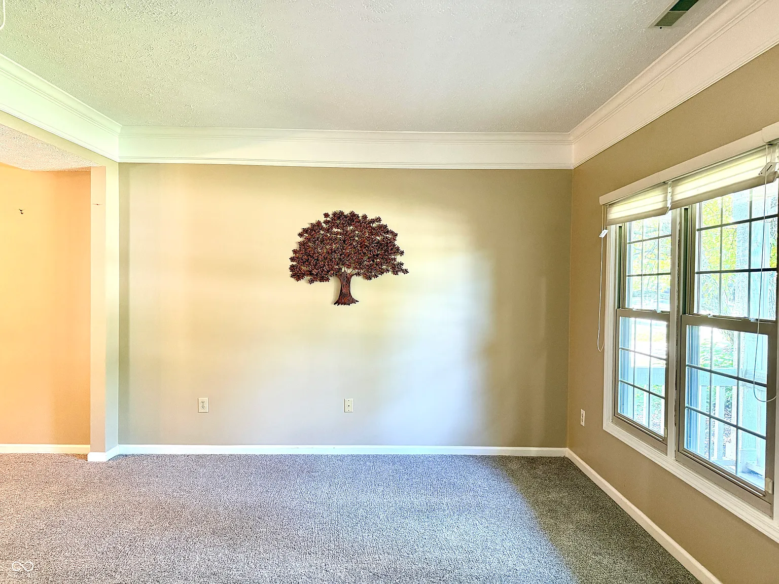 4 bed, 2.5 bath, 2402 sqft, $2,590 — Photo 2