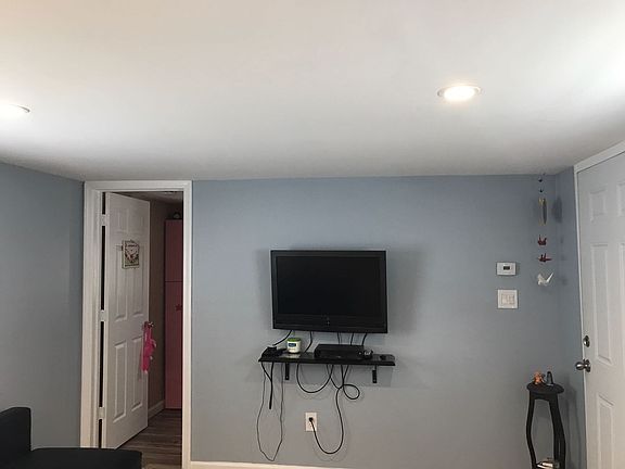 5th image of 44 Helen Dr
