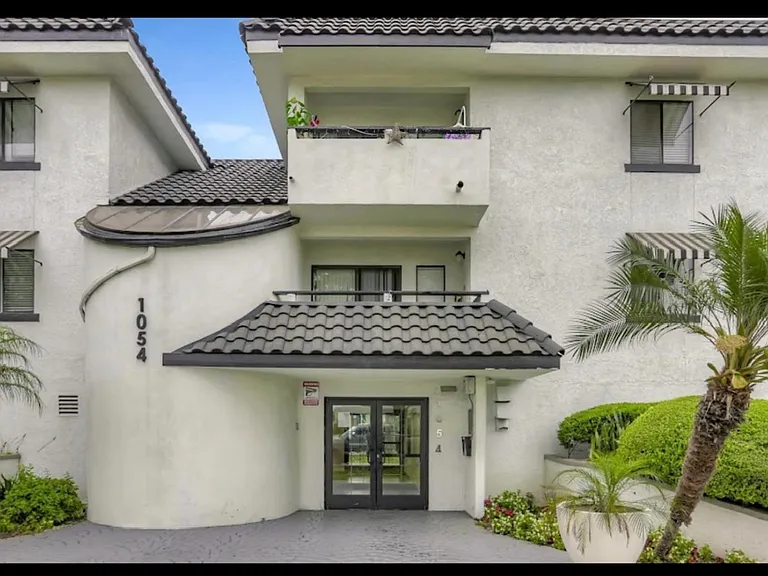 1054 W Santa Ana Blvd #21 — Photo 2