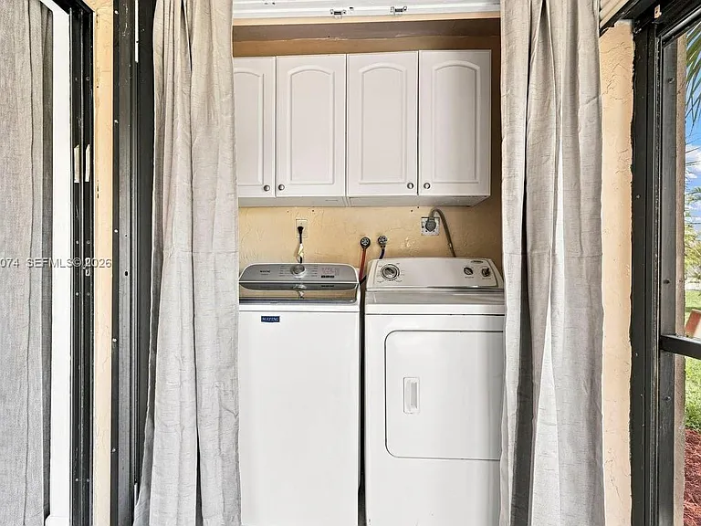 206 SE 1st Cir #13B — Photo 23