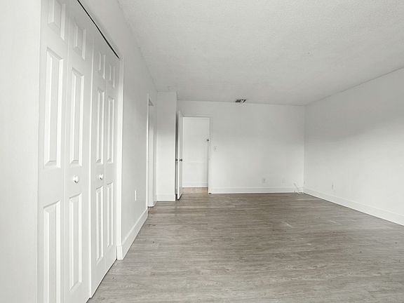 5th image of 48 Madrid Ln