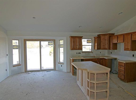 3rd image of 1012 McCaskey Dr