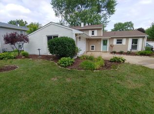100 Vantroba Dr, Glendale Heights, IL