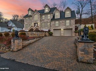 318 Edgemont Rd, Stroudsburg, PA 18360