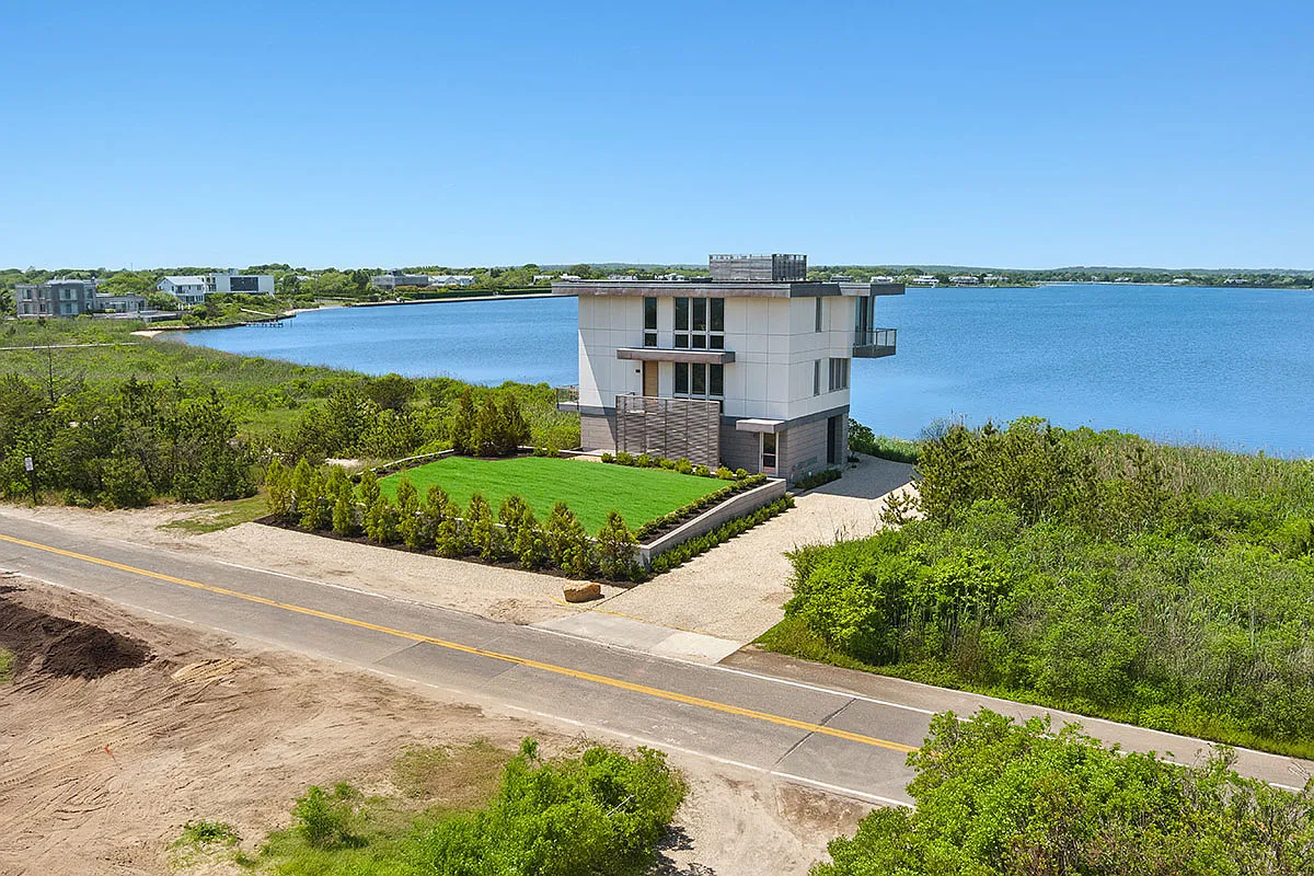 Summer In Mecox Bay Beach House Enjoying Sunsets & Water Views — Photo 3