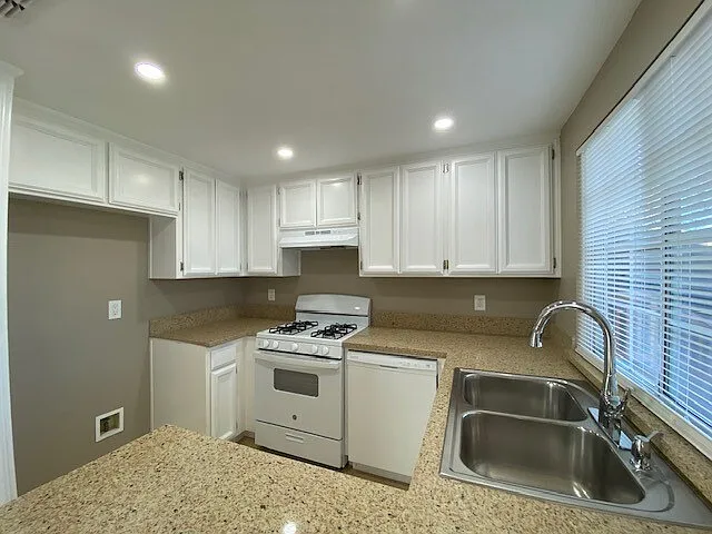 412 Lakeside Way — Photo 11
