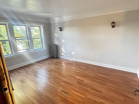 2nd image of 2900-04 N Laramie Avenue W George St #5206-3