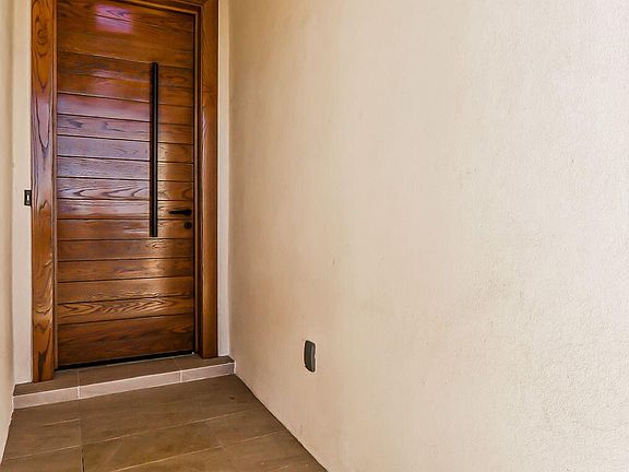 5th image of 945 Ada Ln
