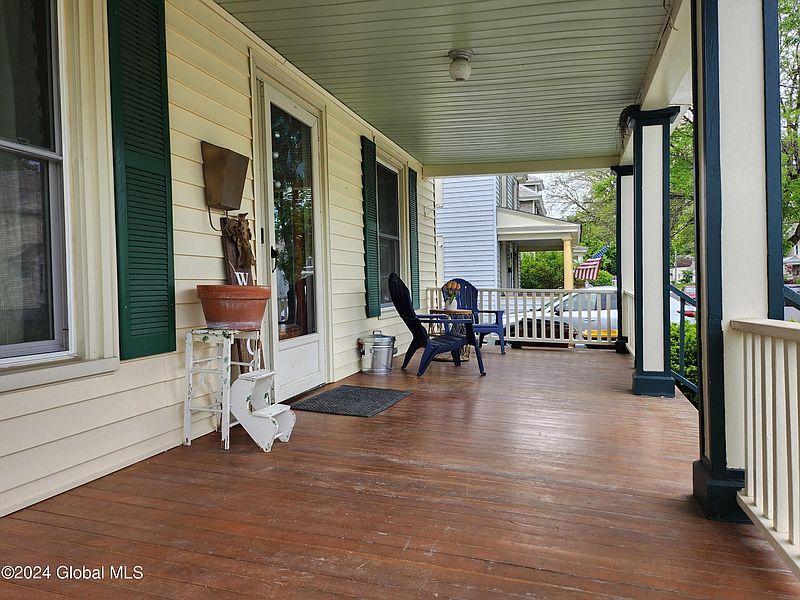 3rd image of 28 Coleman Ave Avenue