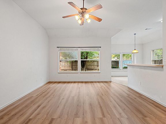 4th image of 501 Cove Dr