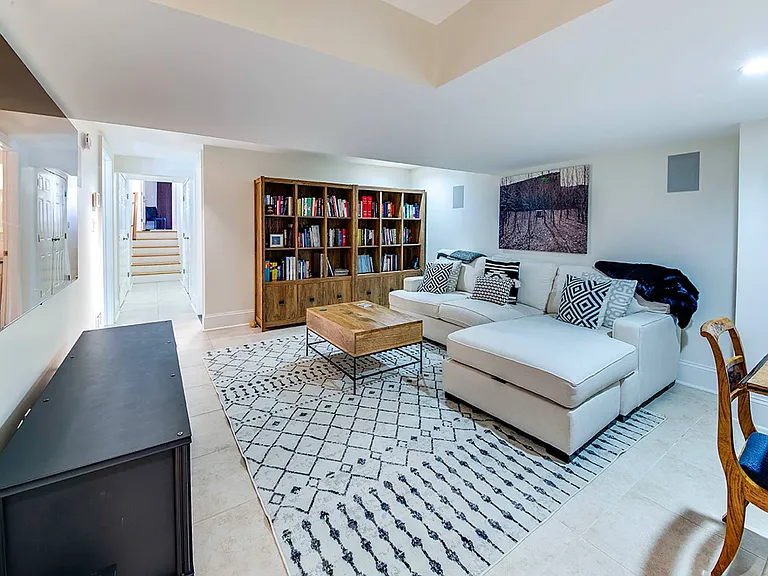 23 Hedges Banks Dr — Photo 22