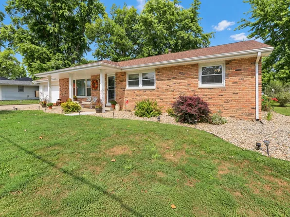 210 E Overton St, Tuscola, IL 61953