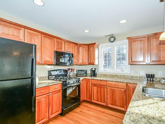 3rd image of 291 Farrwood Dr