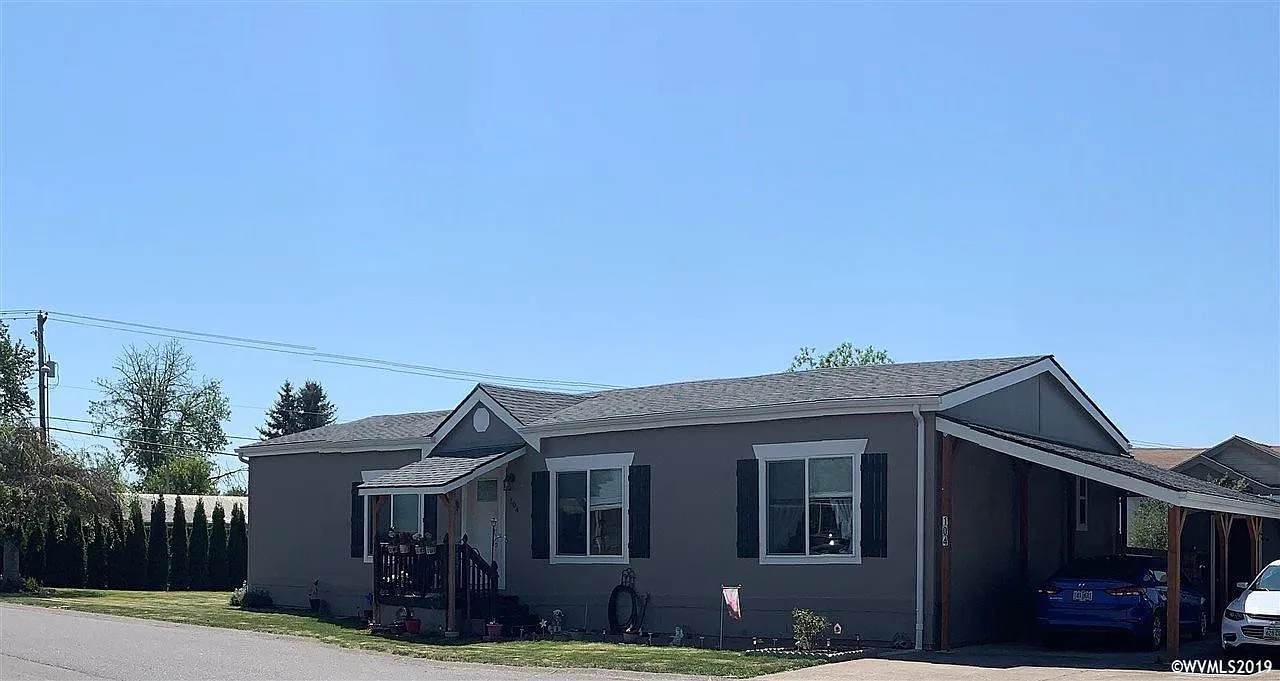 104 Essex Dr photo 1