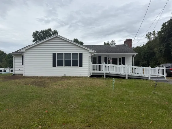 16 Bluemer Rd, Southampton, MA 01073