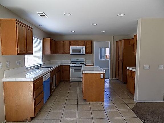 2nd image of 28373 White Oaks St