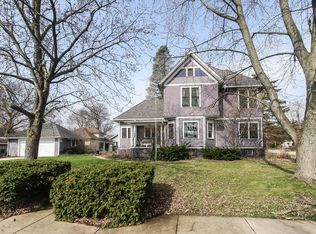 168 N Commonwealth Ave, Elgin, IL 60123