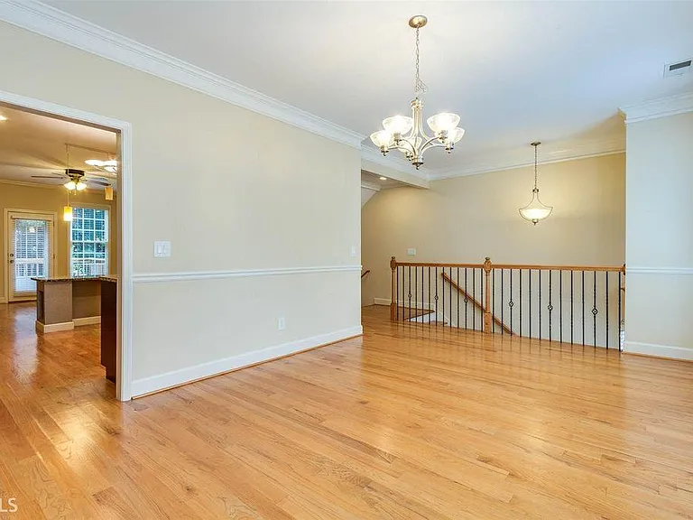 11072 Lorin Way — Photo 3