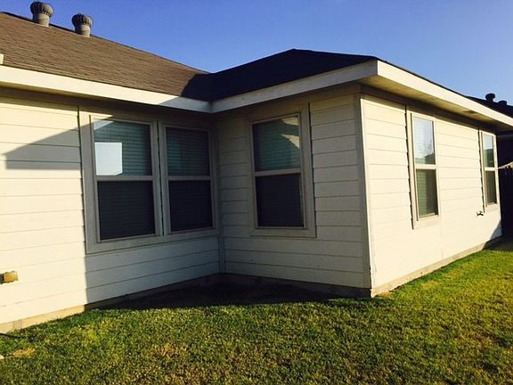 3rd image of 2533 Castle Pines Dr