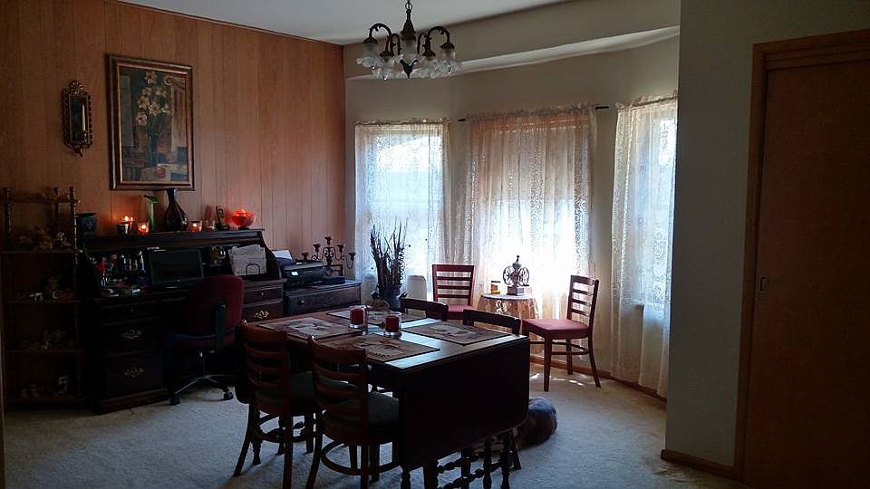 2nd image of 302 S Broadway Ave