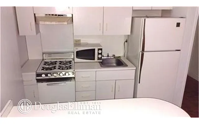 Rented by Douglas Elliman | media 23