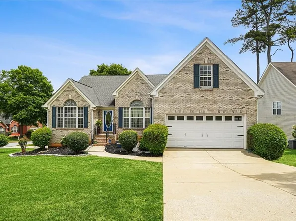 220 Cedarhurst Rd, Lawrenceville, GA 30045