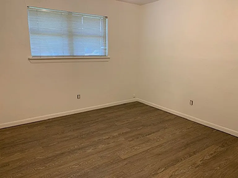 2820 Southgate Dr — Photo 11