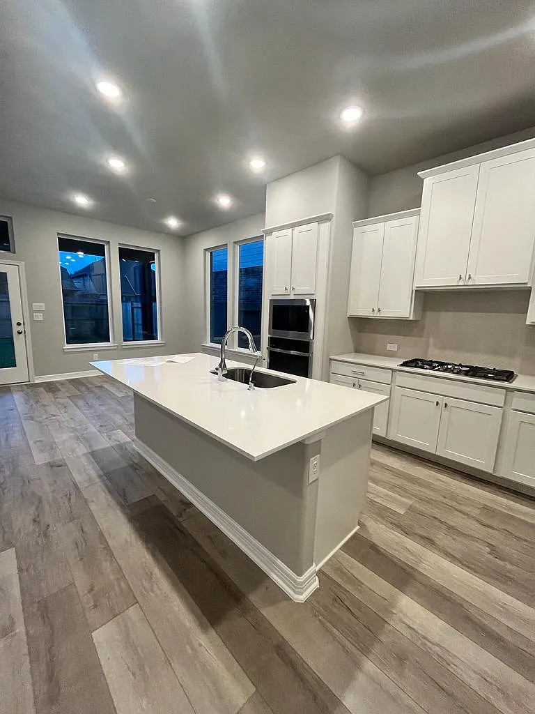 3 bed, 2.5 bath, 2057 sqft, $2,990 — Photo 2