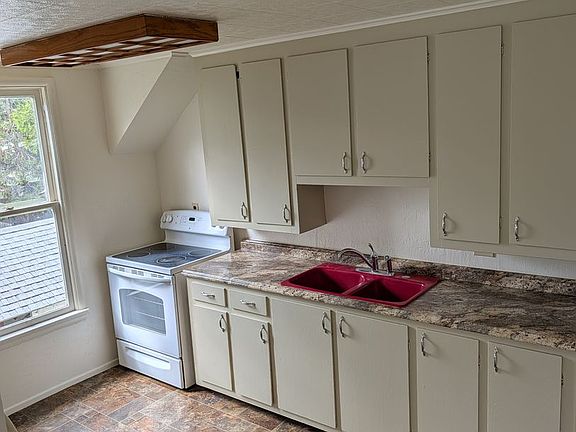 3rd image of 124 Newtown St #2