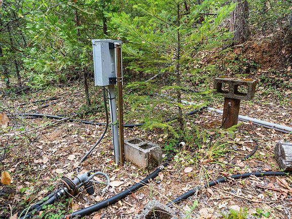 4th image of 9433 W Evans Creek Rd