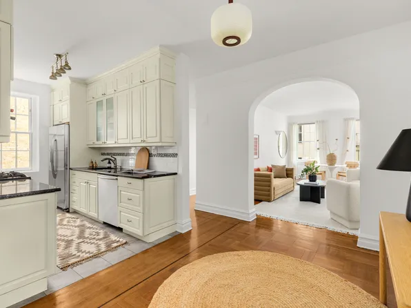 20 Pierrepont Street 3A image 3 of 9