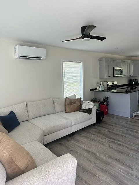2 bed, 1.5 bath, 900 sqft, $2,400 — Photo 2