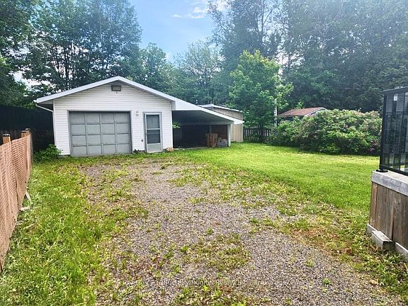 4th image of 677 Tackaberry Dr