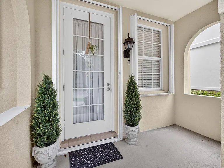 213 Barcelona Dr — Photo 5