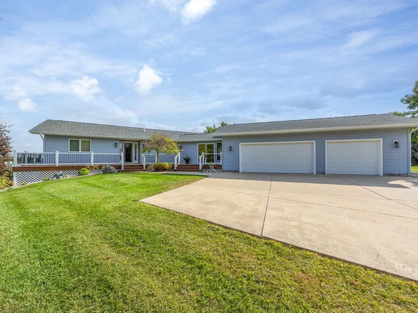 1052 Isabella Vista Dr, Lake Isabella, MI 48893