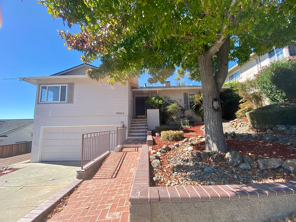 3654 Arcadian Dr