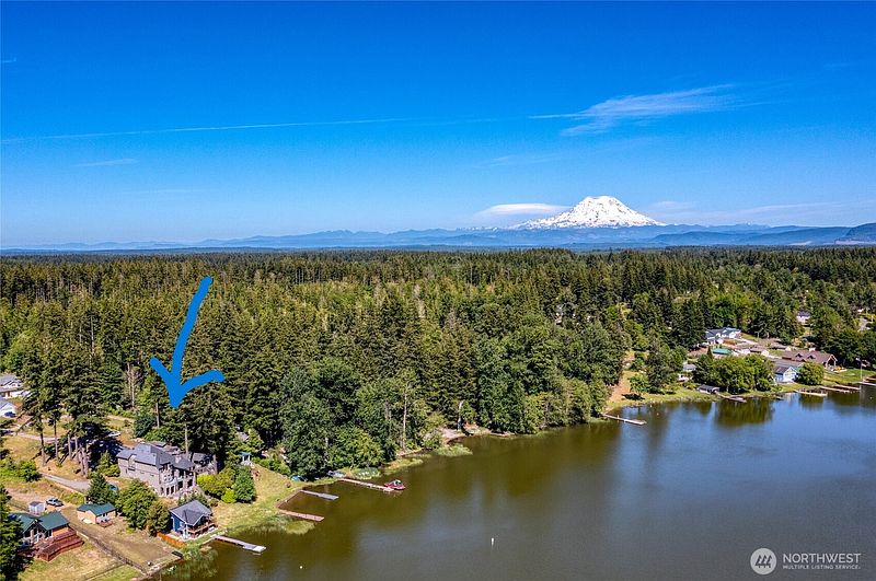 3rd image of 15718 Scenic Shores Drive SE