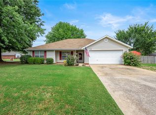 820 Michael St, Centerton, AR 72719