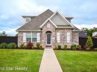 716 N Malbec Rd, Fayetteville, AR 72704