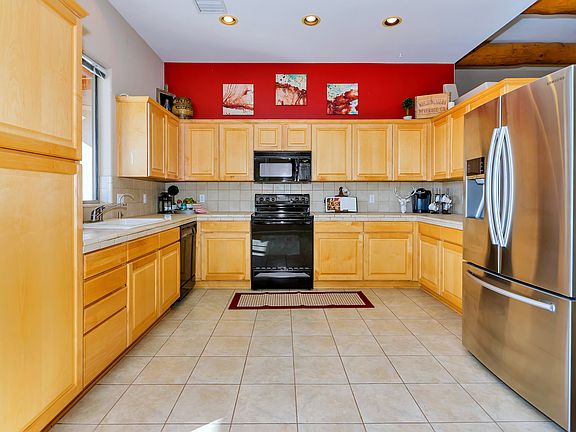 4th image of 45231 N 18th St